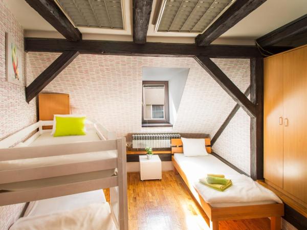 Hostel Centar : photo 2 de la chambre lit simple dans dortoir de 4 lits