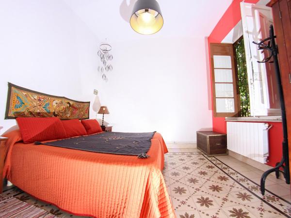 Villa Alicia Guest House : photo 8 de la chambre chambre double avec salle de bains commune