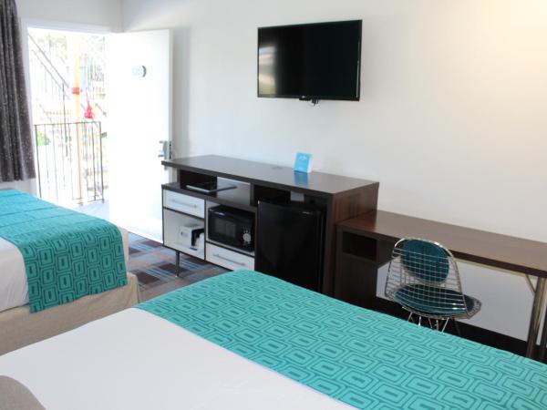 Howard Johnson by Wyndham San Diego Hotel Circle : photo 4 de la chambre chambre avec 2 grands lits queen-size 