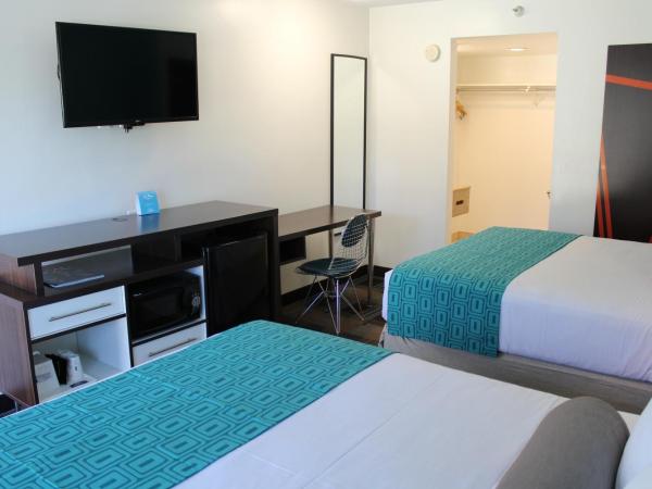 Howard Johnson by Wyndham San Diego Hotel Circle : photo 3 de la chambre chambre avec 2 grands lits queen-size 