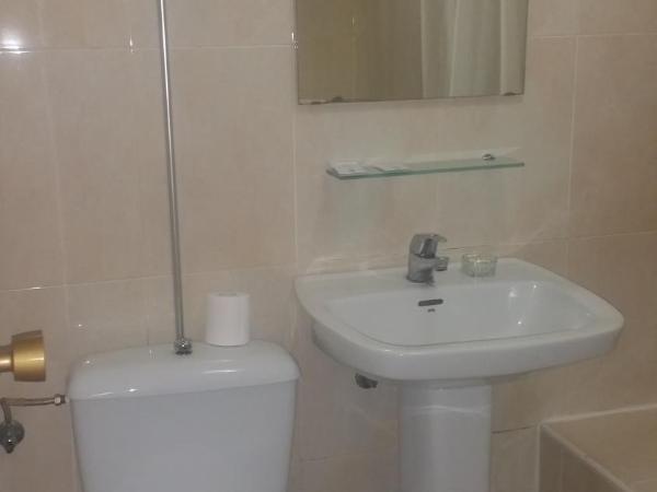 Hostal Lima : photo 3 de la chambre chambre double avec balcon