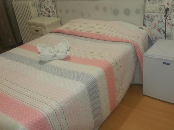 Hostal Lima : photo 1 de la chambre chambre double avec balcon