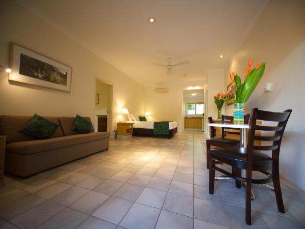 Lazy Lizard Motor Inn : photo 2 de la chambre studio familial