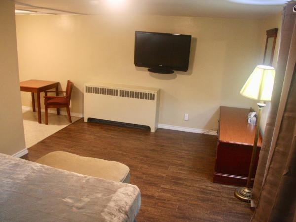 American Plaza Motel : photo 2 de la chambre chambre lit queen-size 