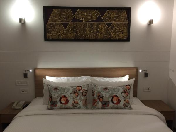 Lemon Tree Hotel, Sector 60, Gurugram : photo 2 de la chambre business double room with 1+1 (happy hours from 5 pm to 9 pm) and 2 pcs of laundry complimentary per room per stay
