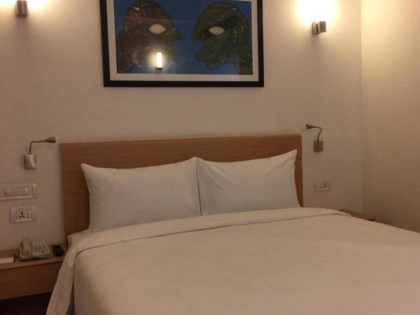 Red Fox by Lemon Tree Hotels, Sector 60, Gurugram : photo 2 de la chambre business double room (happy hours 1 + 1 imfl (select brands))