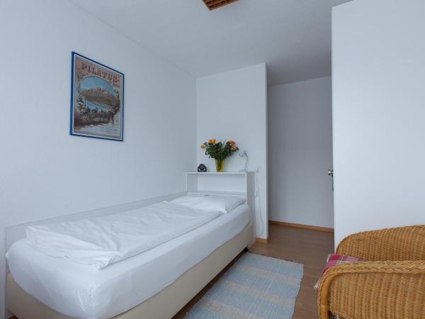 Hotel Alpha : photo 3 de la chambre chambre simple avec salle de bains commune