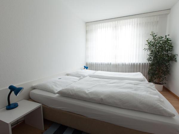 Hotel Alpha : photo 4 de la chambre chambre lits jumeaux avec salle de bains commune