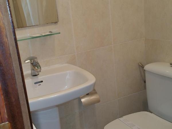 Hostal Lima : photo 8 de la chambre chambre double avec terrasse