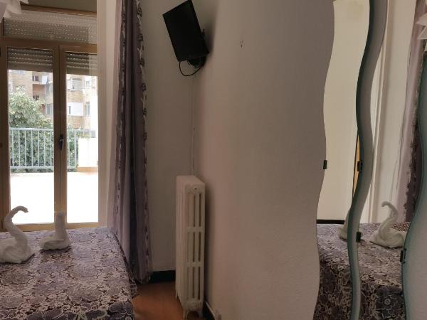 Hostal Lima : photo 4 de la chambre chambre double avec terrasse