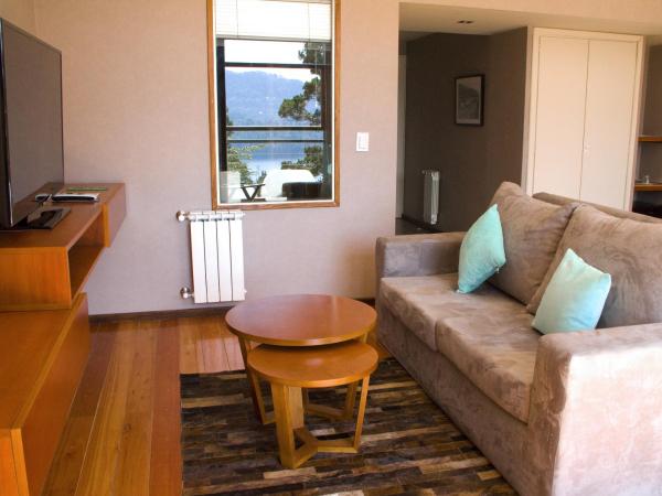 Boutique Hotel & Spa Bosque del Nahuel : photo 10 de la chambre suite de luxe avec vue sur lac