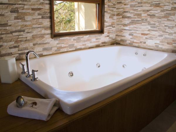 Boutique Hotel & Spa Bosque del Nahuel : photo 9 de la chambre suite junior - vue sur lac