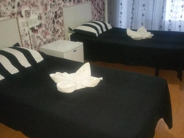 Hostal Lima : photo 1 de la chambre chambre lits jumeaux avec balcon