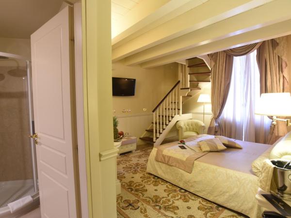 Suite Hotel Santa Chiara : photo 3 de la chambre chambre quadruple en duplex