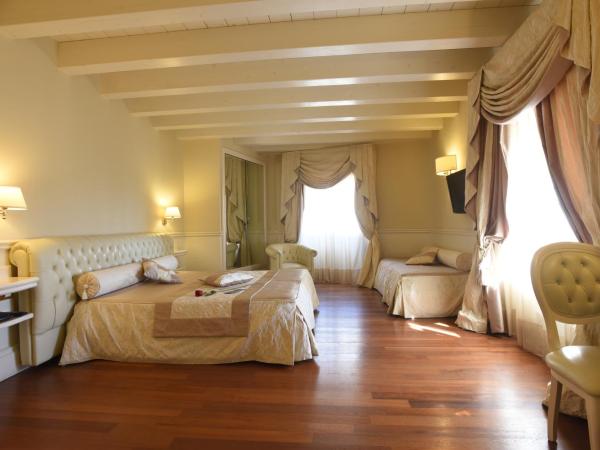 Suite Hotel Santa Chiara : photo 2 de la chambre chambre triple