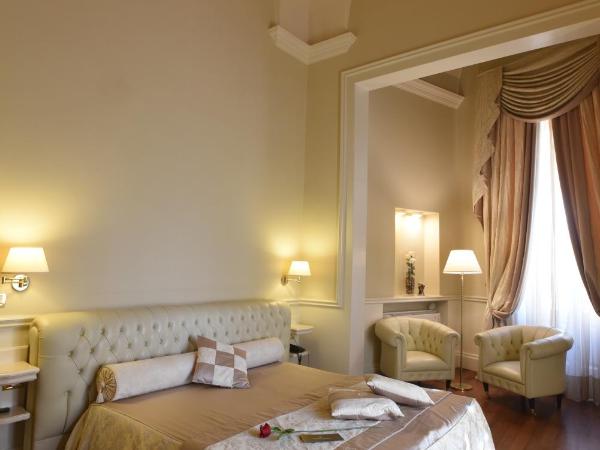 Suite Hotel Santa Chiara : photo 6 de la chambre chambre double ou lits jumeaux supérieure avec vue sur ville