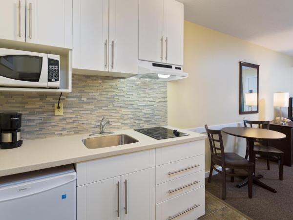 Siesta Suites : photo 5 de la chambre grande chambre avec 2 lits queen-size et kitchenette