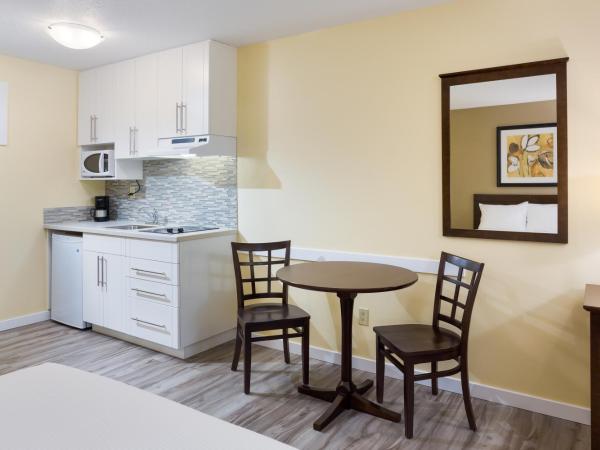 Siesta Suites : photo 6 de la chambre grande chambre avec 2 lits queen-size et kitchenette