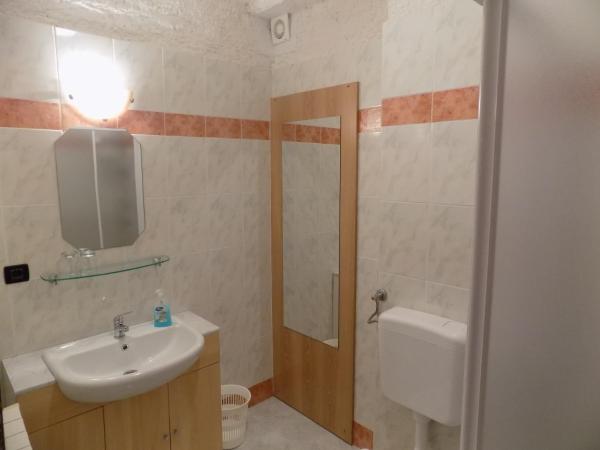 Rooms and Apartment Feral : photo 10 de la chambre chambre double classique avec balcon - vue sur jardin