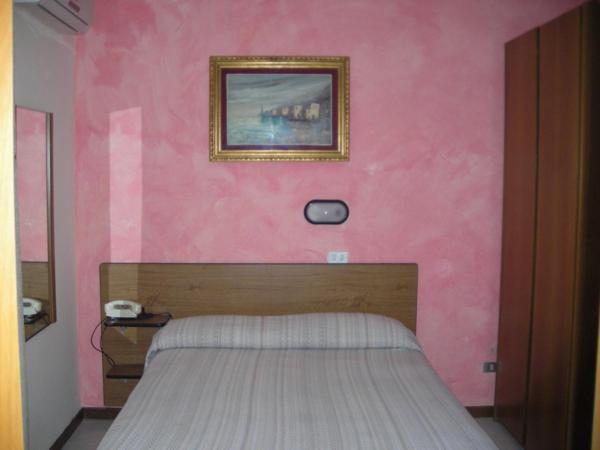 Hotel Cristal : photo 2 de la chambre chambre double ou lits jumeaux