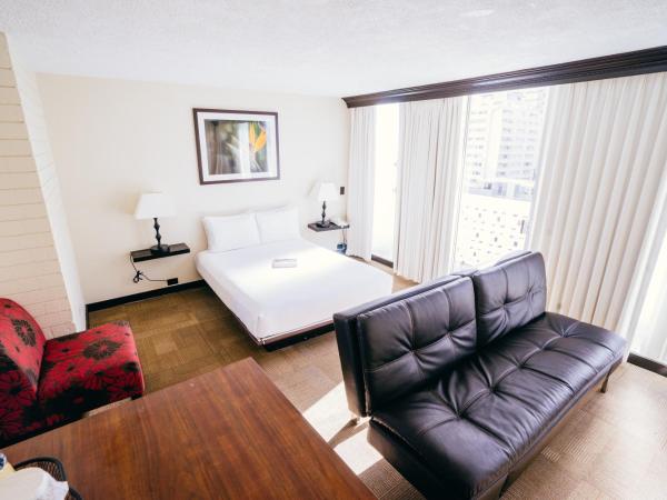 Stay Hotel Waikiki : photo 3 de la chambre chambre lit queen-size avec canapé-lit
