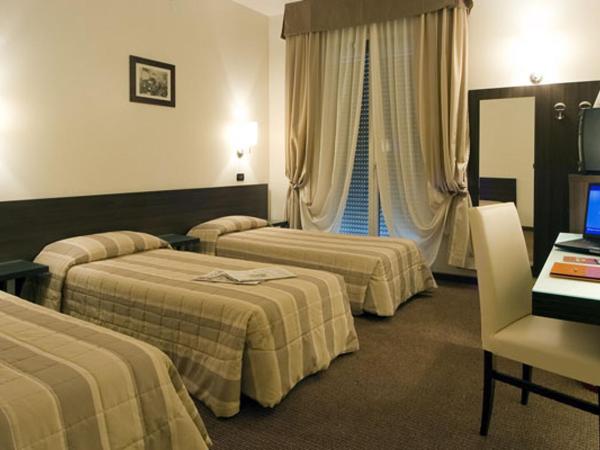Hotel Fiera Wellness & Spa : photo 2 de la chambre chambre triple