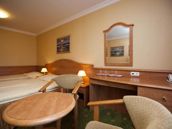 Hotel Polaris III : photo 4 de la chambre chambre triple avec balcon