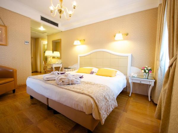 Hotel Mercure Milano Centro : photo 6 de la chambre chambre double supérieure avec vue - non-fumeurs