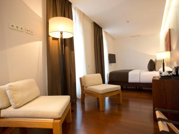 Hotel Carris Porto Ribeira : photo 10 de la chambre suite deluxe avec terrasse - vue sur fleuve