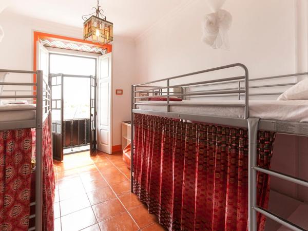 Peniche Hostel : photo 1 de la chambre lit dans dortoir mixte de 4 lits