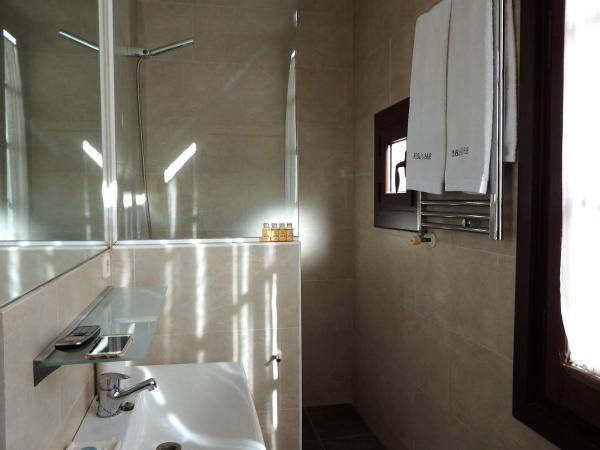 Hostal Poblenou : photo 7 de la chambre chambre double - vue sur jardin