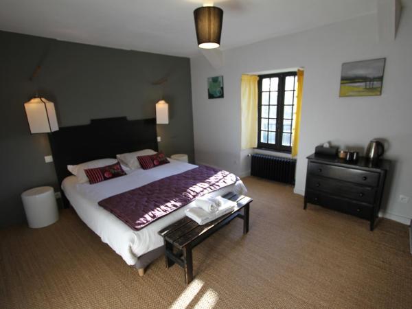 La Haute Flourie - bed and breakfast -chambres d'hôtes : photo 1 de la chambre chambre double - vue sur jardin