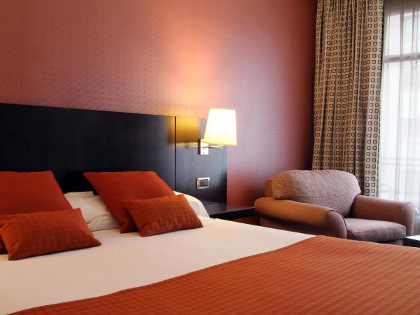 Hotel Conde Duque Bilbao : photo 4 de la chambre chambre double supérieure avec balcon