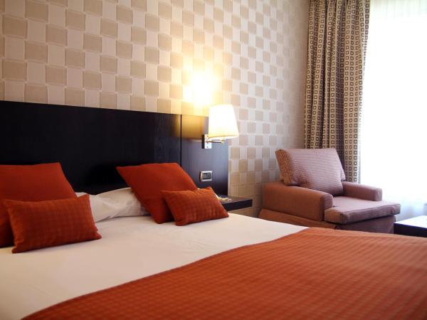 Hotel Conde Duque Bilbao : photo 3 de la chambre chambre double supérieure avec balcon
