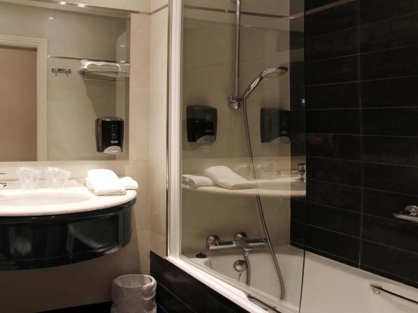 Hotel Conde Duque Bilbao : photo 5 de la chambre chambre triple classique