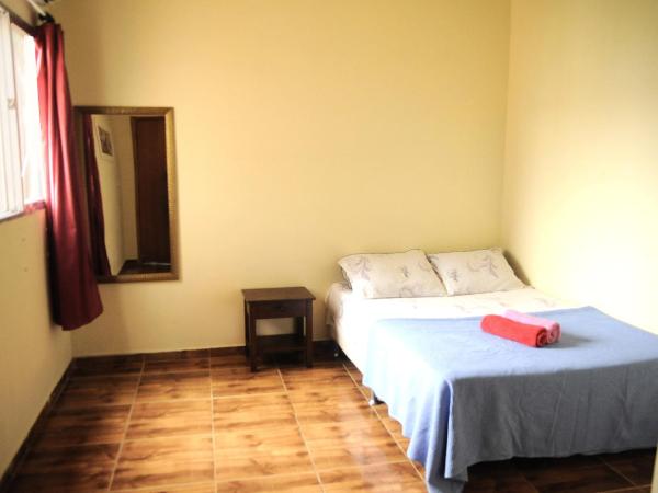 Le House Hostel : photo 3 de la chambre chambre double avec salle de bains privative