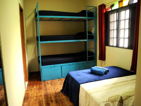 Le House Hostel : photo 4 de la chambre chambre double avec salle de bains privative