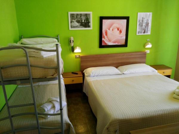 Hotel Simon : photo 1 de la chambre chambre quadruple