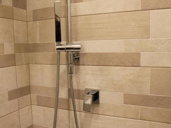 B&B Paura : photo 6 de la chambre chambre double avec salle de bains privative