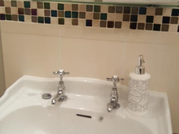 Haya Guest House : photo 2 de la chambre chambre double deluxe avec douche