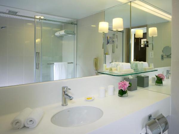 The Royal Pacific Hotel & Towers : photo 4 de la chambre chambre premier