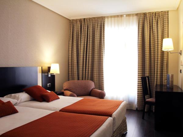 Hotel Conde Duque Bilbao : photo 3 de la chambre chambre lits jumeaux - vue sur rue