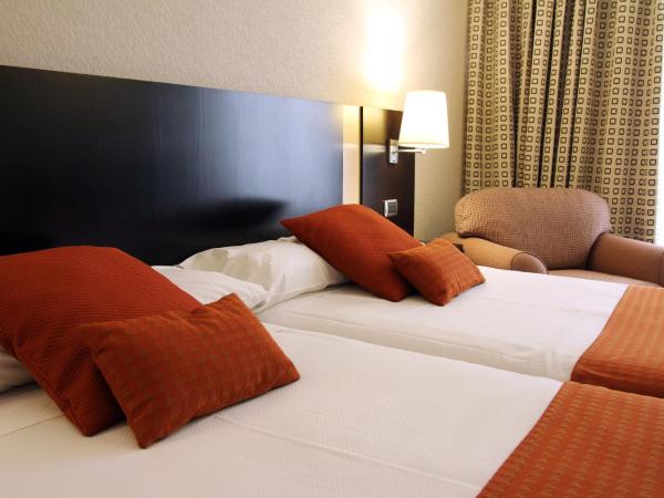 Hotel Conde Duque Bilbao : photo 4 de la chambre chambre lits jumeaux - vue sur rue