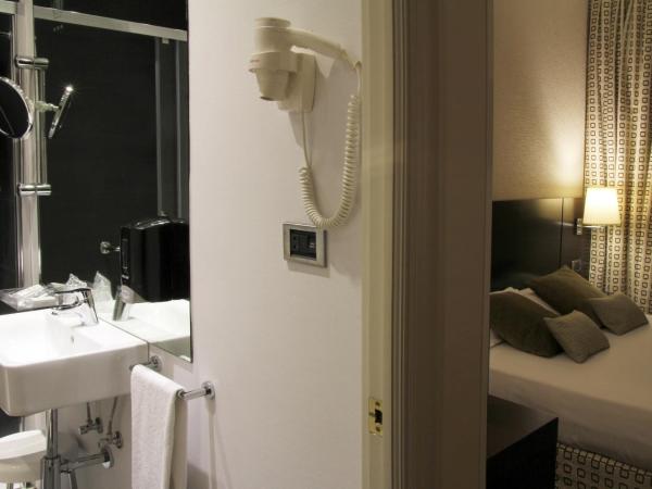 Hotel Conde Duque Bilbao : photo 10 de la chambre petite chambre double intérieure

