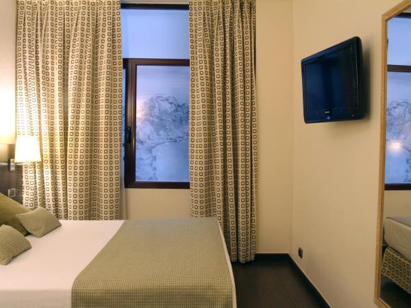 Hotel Conde Duque Bilbao : photo 5 de la chambre petite chambre double intérieure

