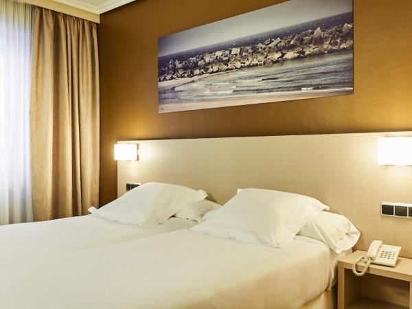 Hotel Parma : photo 2 de la chambre chambre double ou lits jumeaux - vue sur ville