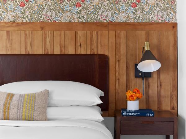 Hotel Revival Baltimore : photo 6 de la chambre chambre lit king-size avec vue