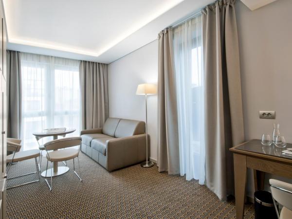 Hotel Royal Prague : photo 3 de la chambre suite familiale avec 2 salles de bains