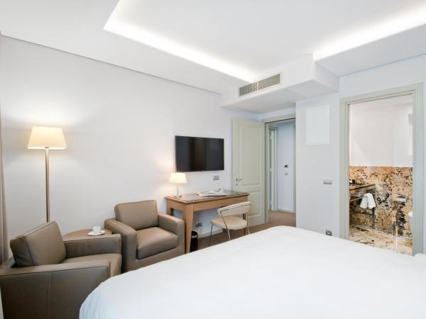 Hotel Royal Prague : photo 4 de la chambre suite familiale avec 2 salles de bains