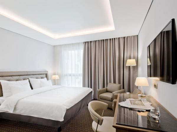 Hotel Royal Prague : photo 2 de la chambre suite familiale avec 2 salles de bains